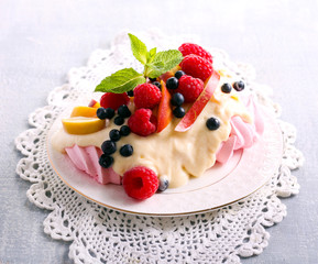 Mixed fruit and berry Pavlova