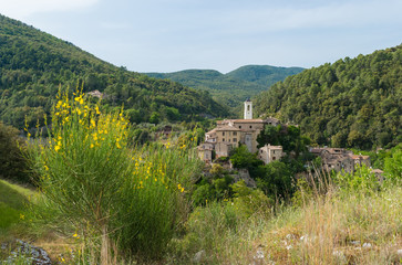 Rocchette is a little mountain town in province of Rieti (Lazio region, central Italy) with surprising ruins of a medieval castle, named Rocchettine.