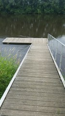 Bootssteg am Fluss
