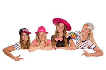 Junge Frauen mit Mützen und Hüte - freisteller- Werbung und Präsentation 