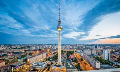 Foto auf Alu-Dibond Berliner Skyline mit Fernsehturm in der Dämmerung, Deutschland © JFL Photography