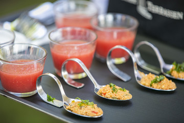 Tablett mit Catering / Salat & Suppe 