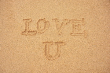 Love You in den sand geschrieben