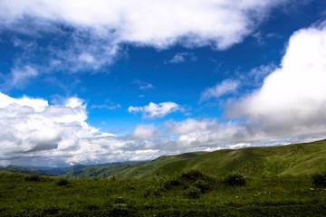 облака на голубом небе