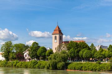 Obraz premium Small church on the riverside of Rhine