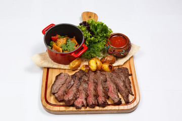 meat dish of beef of the restaurant sliced
