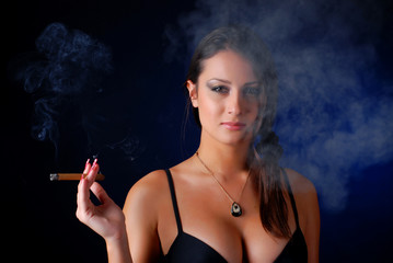 Obraz premium woman with cigar
