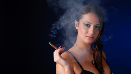 Obraz premium woman with cigar