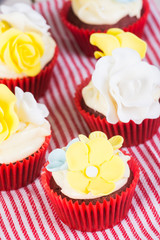 cupcakes decorated with cream cheese and flower fondant