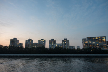 夕焼けのビル群