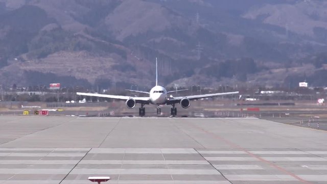飛行機のタキシング Airliners taxing