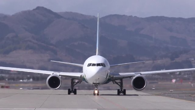 飛行機のタキシング Airliners taxing