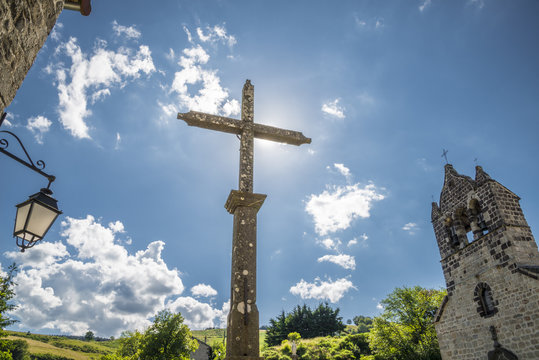 croix et clocher de l'&eacute;glise de Mazan l'Abbaye/Ard&egrave;che