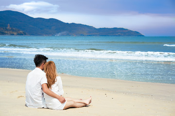 Fototapeta na wymiar Young couple on the Beach in Da Nang in Vietnam