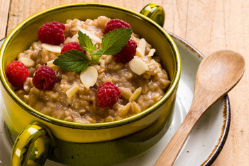 oatmeal with raspberry