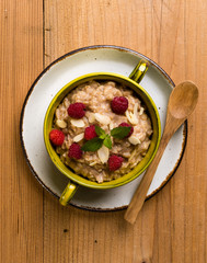 oatmeal with raspberry