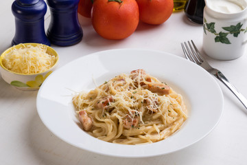 spaghetti carbonara in white plate