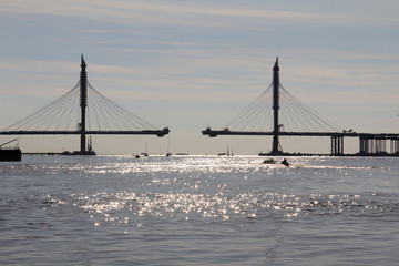 Obraz premium Large modern bridge over the water