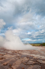 Islanda: il vapore prima dell'eruzione del grande Geysir il 16 agosto 2012. Geysir è un geyser situato nella valle di Haukadalur: è ritenuto il più antico geyser conosciuto