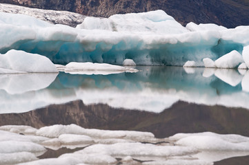 Islanda: gli iceberg nella laguna ghiacciata del Fjallsarlon il 19 agosto 2012. Fjallsarlon è un lago glaciale all'estremità meridionale del ghiacciaio islandese Vatnajokull