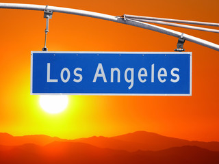 Obraz premium Los Angeles Street Sign with Santa Monica Mountains Sunset