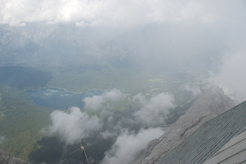 Zugspitze - najwyższy szczyt górski w Niemczech. - obrazy, fototapety, plakaty