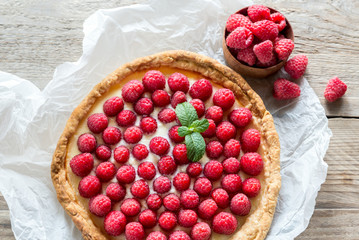 Raspberry tart with custard