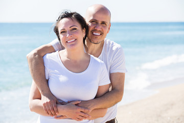 Fototapeta premium Couple embracing on the beach