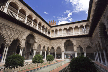 Fototapeta na wymiar Seville Alcazar Courtyard of the Maidens