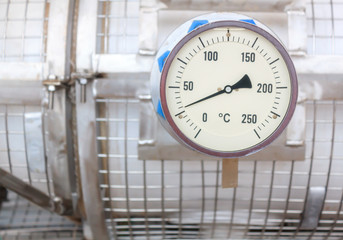 Temperature gauge connect with pipelines construction at offshore