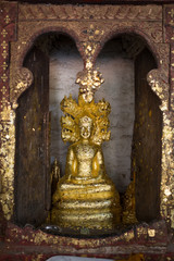 Obraz premium close up Buddha statue gilded in the measure