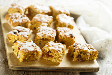 Cake with nut, raisins and sugar glaze