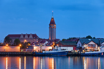 Obraz premium Wladyslawowo Town Skyline at Night in Poland