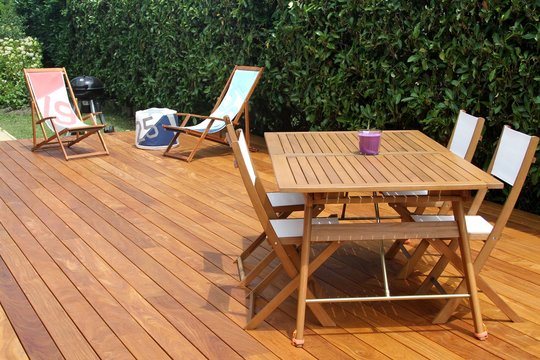 r&eacute;alisation d'une terrasse en bois exotique