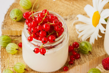 Diet natural yogurt with berries for weight loss