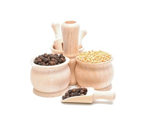 mustard and pepper seeds in wooden bowl