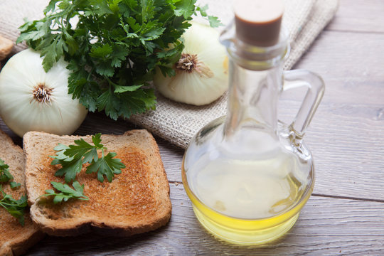 onions bread and olive oil