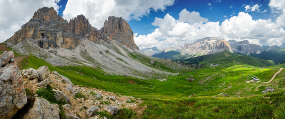 Le dolomiti della val di Fassa dal Col Rodella
