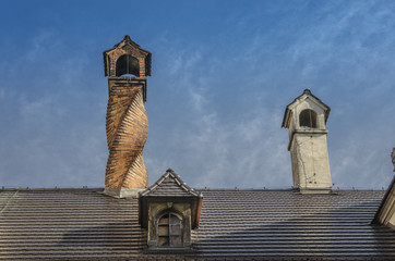 dach z dwoma kominami 
