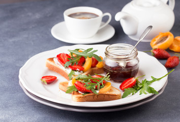 French toast with fresh strawberries and peaches