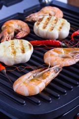 Grilled shrimps, garlic and chili.