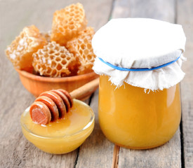 Honey with honeycomb