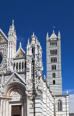 Fototapeta na wymiar fragment of Siena cathedral in a sunny day, Tuscany, Italy..