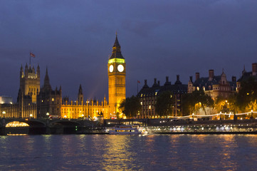 Fototapeta premium LONDON, UNITED KINGDOM - SEPTEMBER 11 2015: London By night. View of the Big Ben from the Thames river