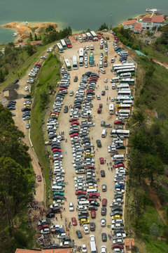 aparcamiento parqueadero piedra el pe&ntilde;ol guatape antioquia