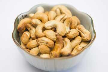 Fototapeta premium roasted cashews nut on bowl