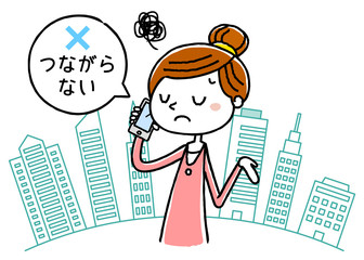 都会で電話をする女性
