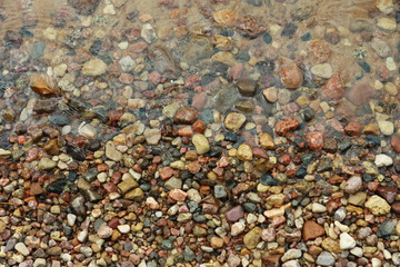 Фон песка и морских камней в воде