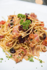 Spaghetti with dried chili and bacon