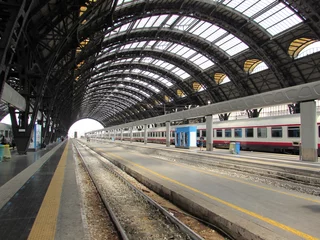 Papier Peint photo autocollant Gare La lumière au bout du tunnel - Gare centrale de Milan